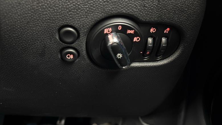 MINI Hatchback 1.5 Cooper Classic 5dr Auto [Nav Pack] Petrol Hatchback